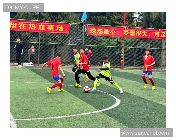 情侣足球:在绿茵场上谱写爱的旋律与默契的配合 情侣足球:在绿茵场上谱写爱的旋律与默契的配合